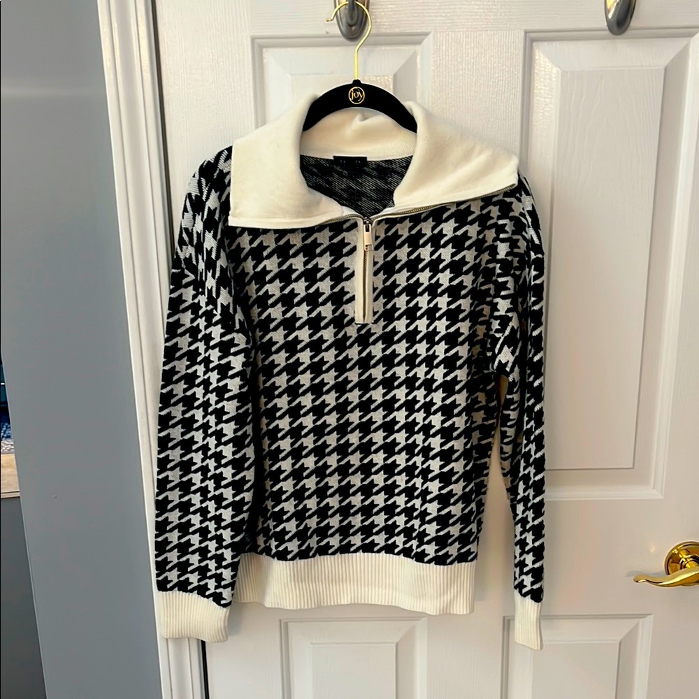 Talbots Black and Cream Houndstooth quarter zip sweater